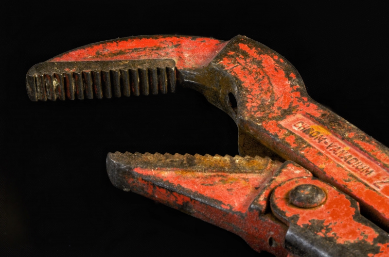 plombier-ASPREMONT-min_pipe-wrench-318084